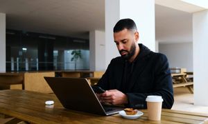 پرفروش ترین لپ تاپ لنوو 10 میلیونی بازار کدام است؟