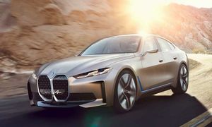 آنچه باید از  بی ام و i4 بدانید