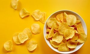 چطور چیپس خانگی ترد و خوشمزه درست کنیم؟ (ویدیو)