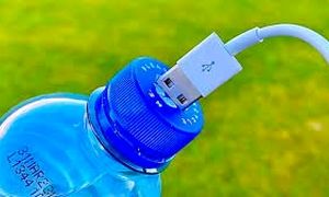 ایده ای جالب برای ساختن پاوربانک با بطری آب معدنی (ویدیو)
