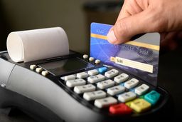 آیا برداشت از عابر بانک و خرید با کارت بانکی مشمول مالیات می شود؟