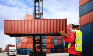 ترخیص کار گمرک چه خدماتی ارائه می‌دهد؟
