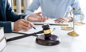 مشاوره حقوقی با وکلای آقا و خانم