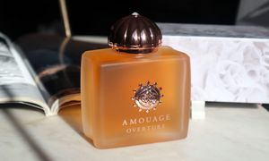 پرفروش ترین عطر زنانه آمواج با طبع گرم برای زمستان 1402