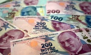 سقوط لیر ترکیه در آستانه سفرهای نوروزی