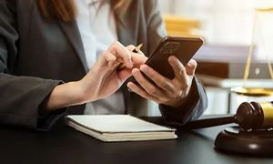 حل مشکلات حقوقی با شماره وکیل تلفنی