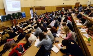 ترامپ بیاید، دانشجویان خارجی می‌روند