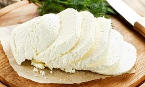 طرز تهیه یک کیلو پنیر با یک لیتر شیر (ویدیو)