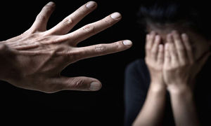۱۰۰ بار تجاوز به یک زن توسط غریبه ها با هماهنگی شوهرش