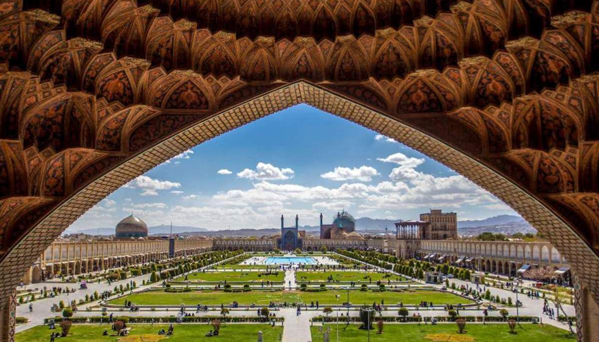 10 جاذبه گردشگری رایگان که در تور اصفهان نباید از دست داد