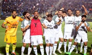 تبلیغات تشک هرمون روی پیراهن ذوب آهن