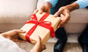 15 هدیه شب یلدا برای مردان جوان و پدران