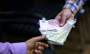 مقایسه حداقل حقوق وزارت کار با نرخ تورم و دلار در پنج سال اخیر