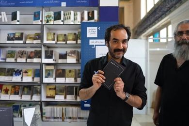 برگزاری جشن امضای کتاب بک تو بلک در چهارباغ اصفهان