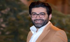 شایعه مهاجرت فرزاد حسنی بعد از مرگ آزاده نامداری