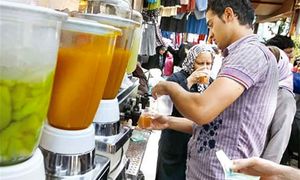 کاهش فروش بستنی و آبمیوه در اوج گرمای تابستان